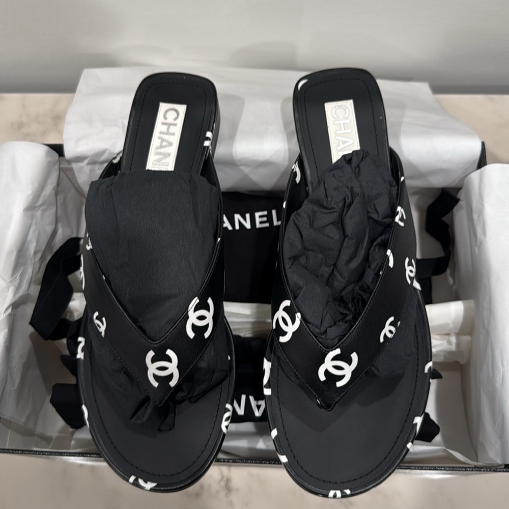 Chanel Black  with White Logo flip flops 🩴leather. Authentic